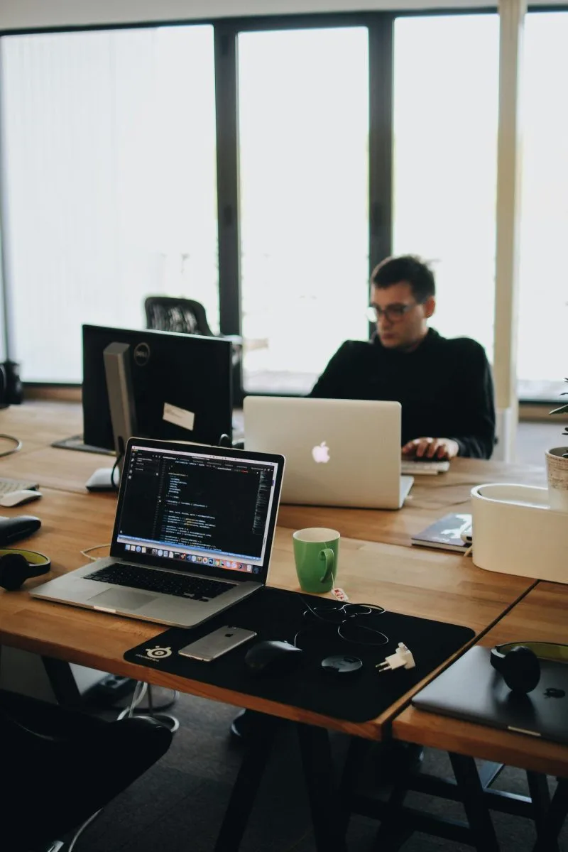 agence web à Besançon présentant des services de création de site internet
